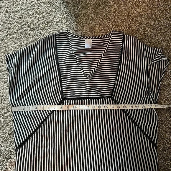 XHILARATION BLACK &White Striped oversized short sleeve peasant top size medium - Picture 7 of 8